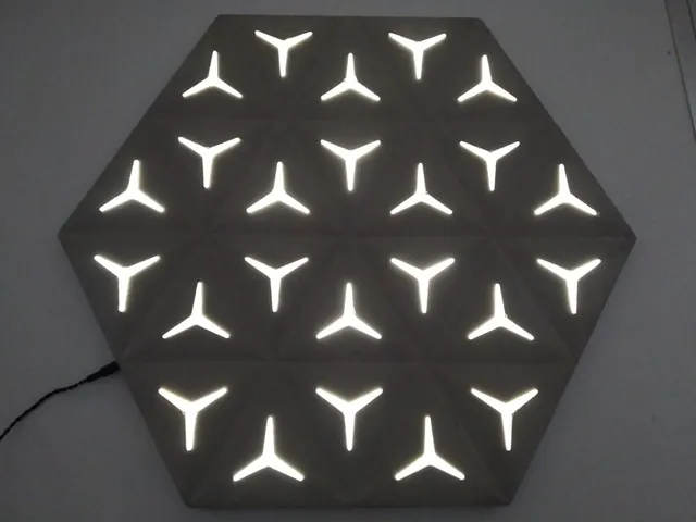 Painel hexagonal de betão ConcreteFlux com padrão de luz branca em forma de Y